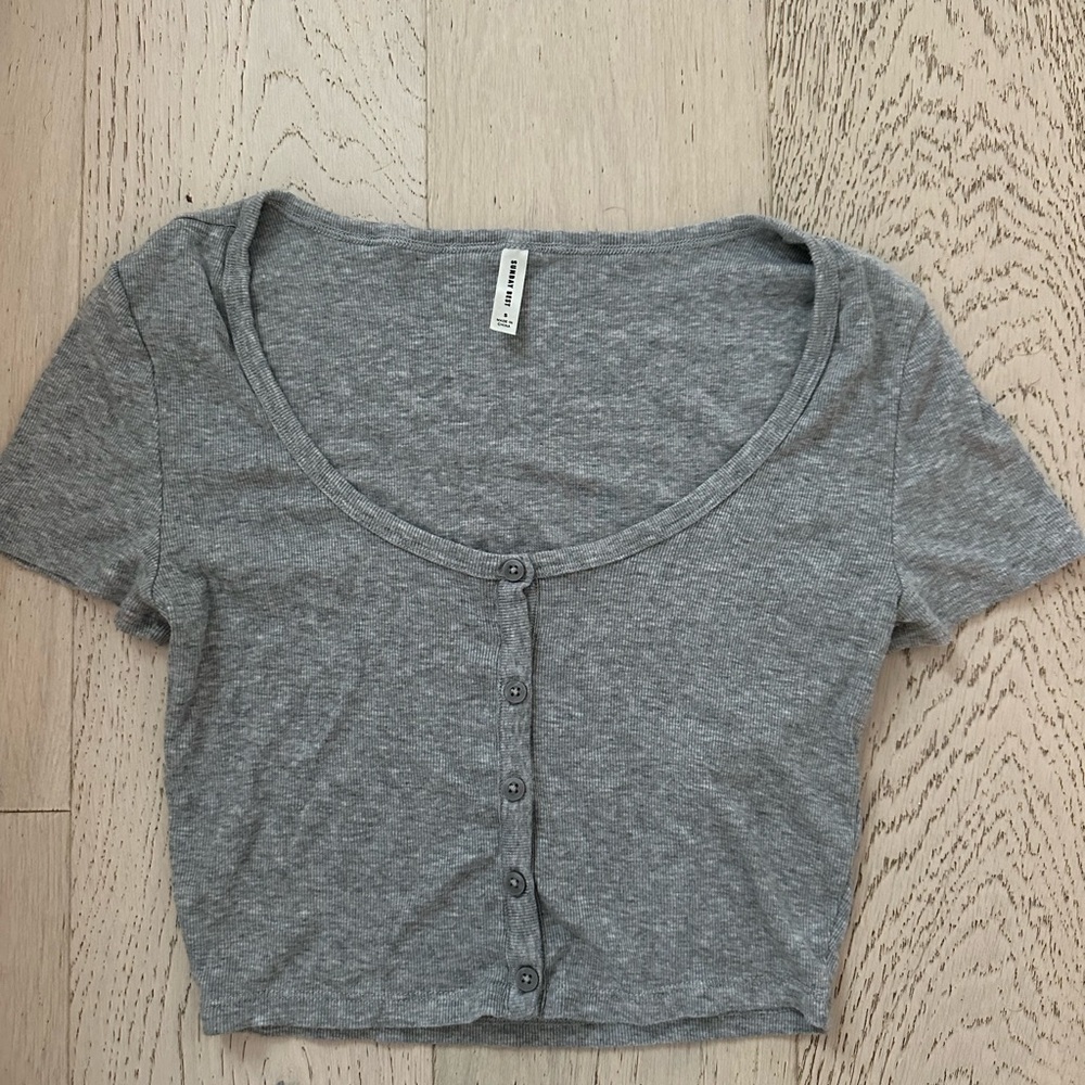 Sunday Best Gray Crop Button Down Short Sleeve Top